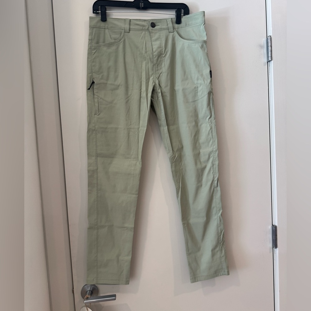NWOT Oakley Performance Chinos